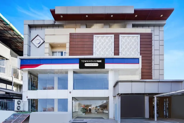 Super Townhouse Oak Silver City Chowk formerly HW Residency