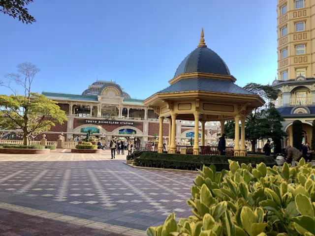 Mickey & Friends Square