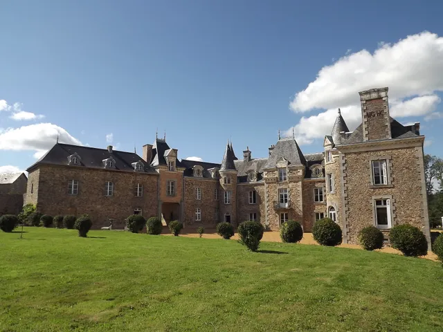 Château Barillère: Location nuits hébérgement vacances insolite grande capacité familiale MAYENNE 53