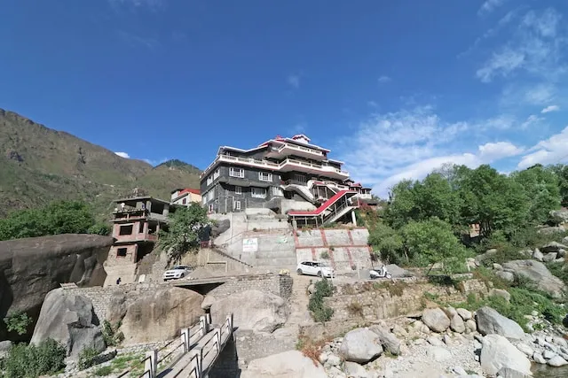 OYO 38601 Rock N River