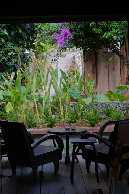 Tiệm cà phê Nắng Thuỷ Tinh