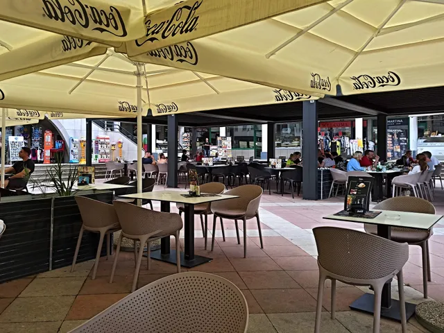 Maximal Lounge Bar & Good Food