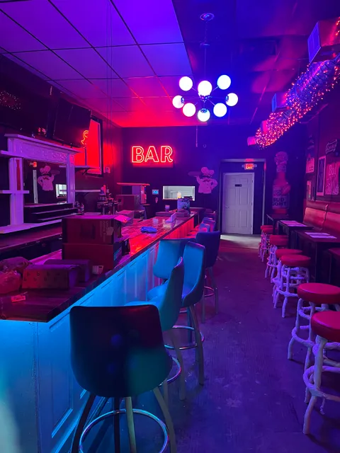 Louis Connelly's Bar for Fun Times & Friendship