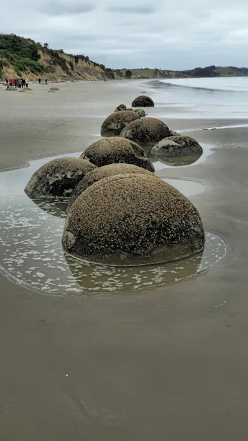 Pantai Moeraki Boulders