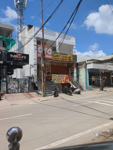 OYO 46337 Hotel Vaishnavi