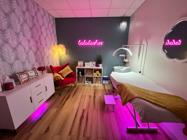 Lala Lashes, LLC -- @lashwithlight