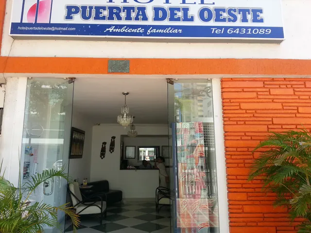 Hotel Puerta del Oeste
