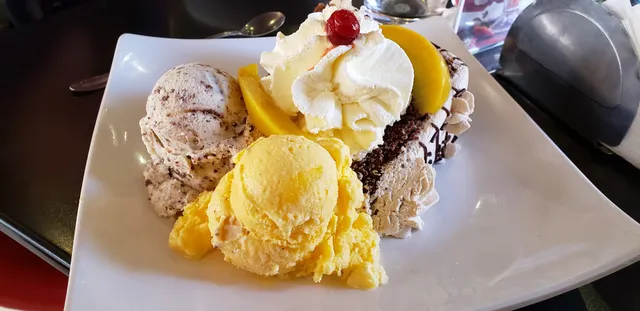 Heladería Globos Avenida Santa Cruz esq. Beni