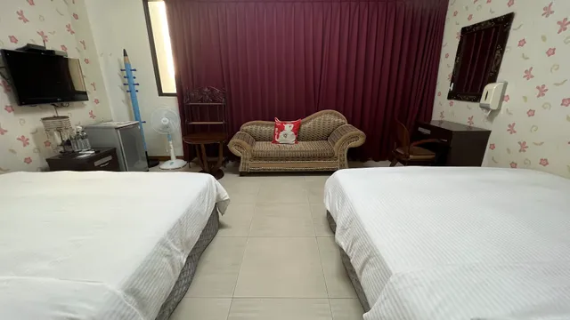 Royal Crystal Hotel 1018-1