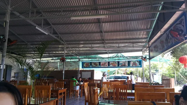 Nhà Hàng Gió Biển