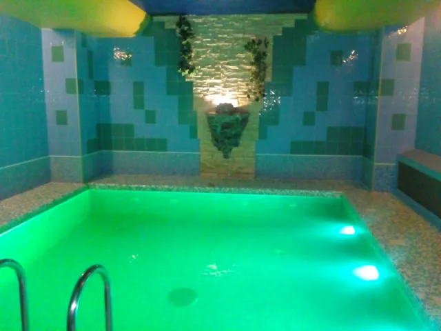 Gostinichno-Razvlekatel'nyy Kompleks "Domino"