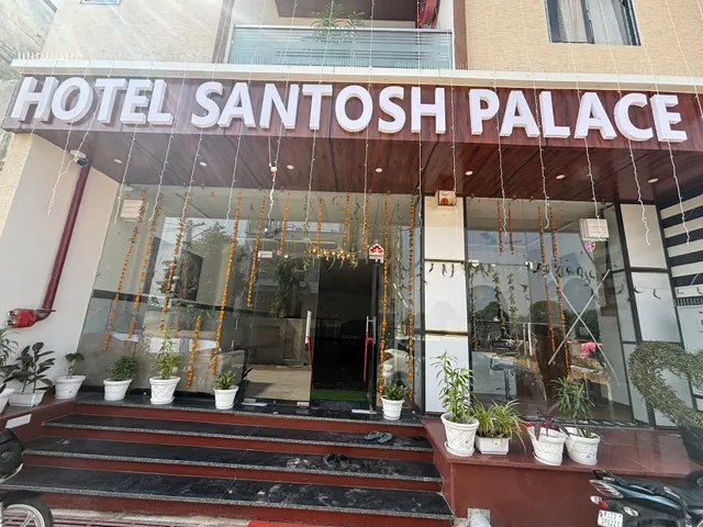 Hotel Santosh Palace