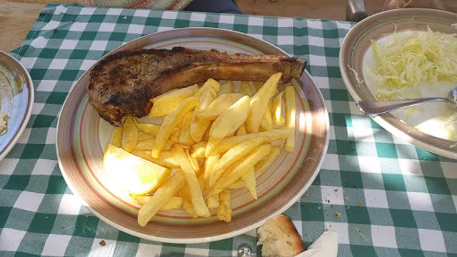 To μαγαζάκι του Σπύρου