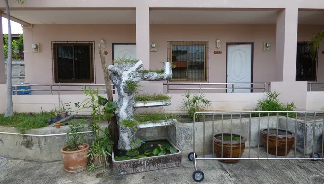 Dome Thong Residence Hotel in Tak Towny