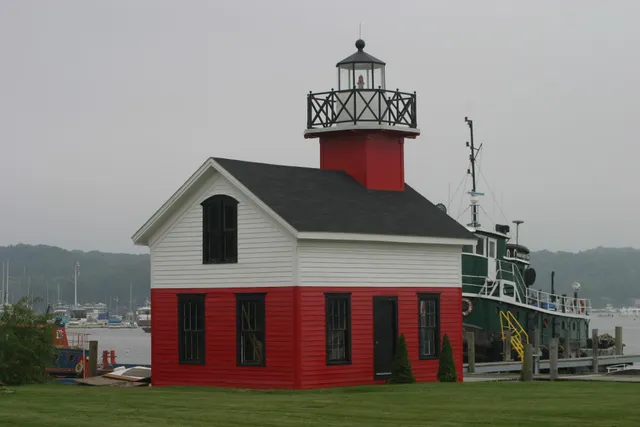 Sea Suites Boat & Breakfast LLC.