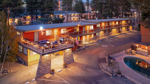 The Moose and Maple Lodge