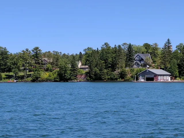 Lakeview Place Shopping Center