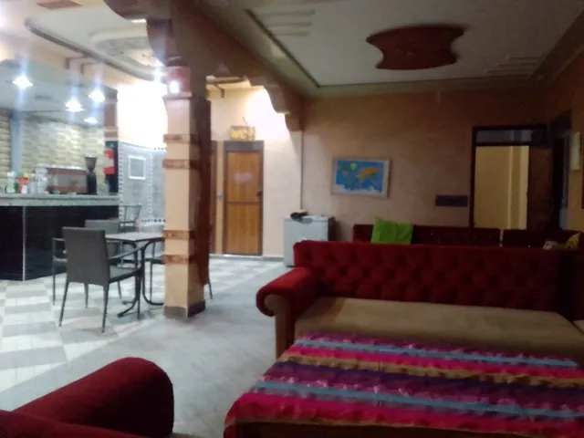 Café, Restaurant, Appartements RIHANNA