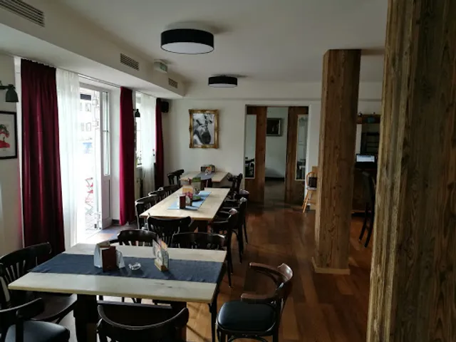 Cafe Bar Restaurant Foglwuid