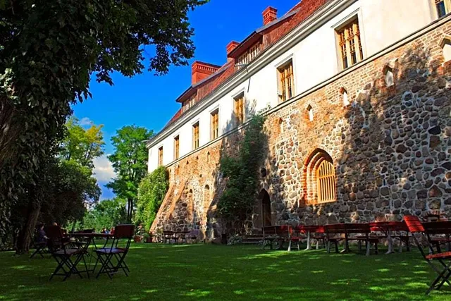 Klasztor Cedynia. Hotel i restauracja. Hrynkiewicz A.