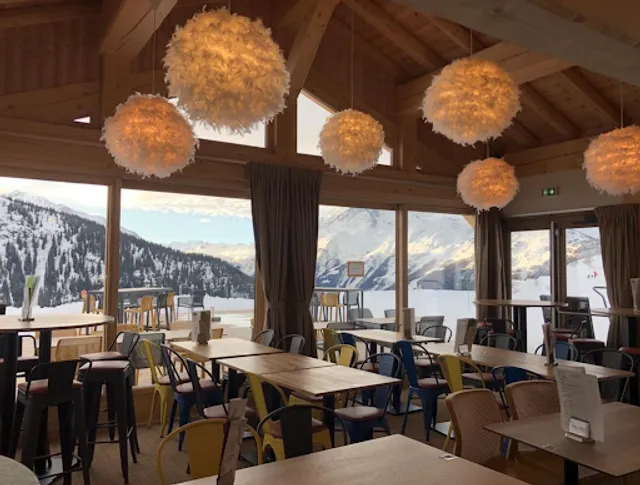 Tout Poudre Cantine Locale - Bar Restaurant d'altitude