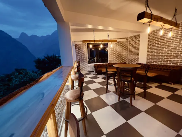 The Bourbon Club N Lounge