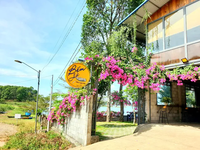 Restaurant- Cafe Ben Ho