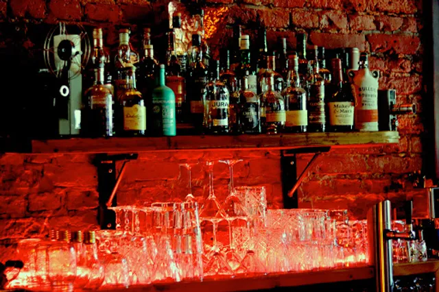 Tati Goes Underground