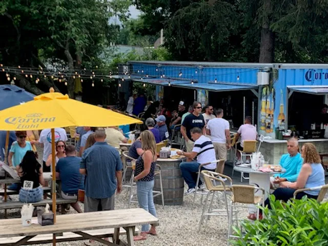 Woody's Roadside Tavern