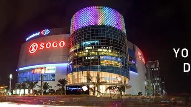 Pintu Masuk Utama - Emporium Pluit Mall