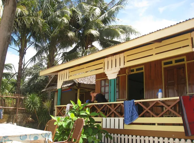 RedDoorz @ Tandikan Beach Cottages