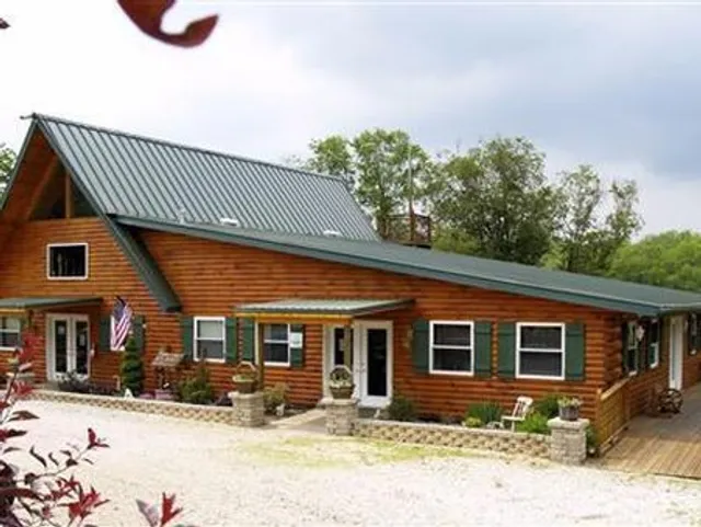 Yeowza Resort Lakefront Log