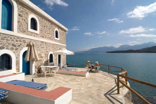 Stonehouse Karavostasi