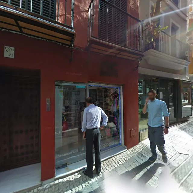 C. Alcaicería de la Loza, 21