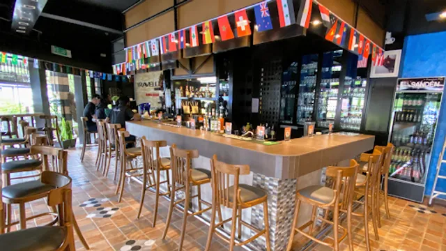 Travellers Kitchen & Bar