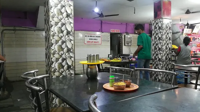 Hotel Ananda Bhavan 2