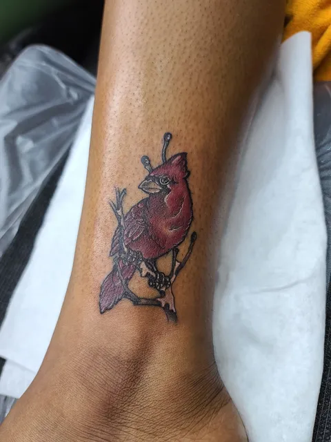 DLay'n Ink Tattoos & Body Piercings.