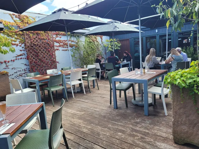 Plateau Bar + Eatery