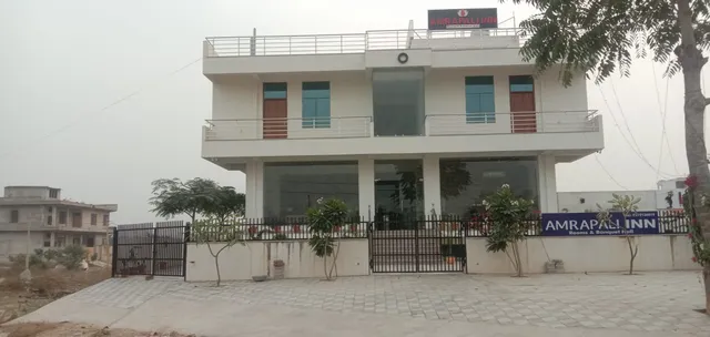 Amrapali inn