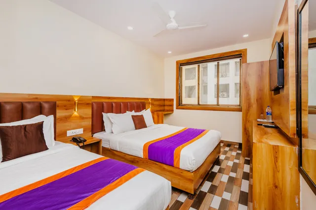 Hotel Era - Stay Near International Airport