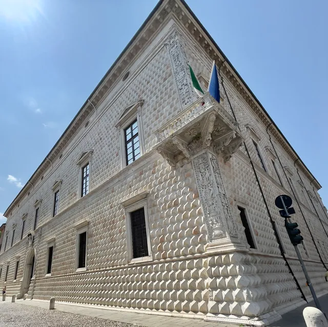 Palazzo dei Diamanti