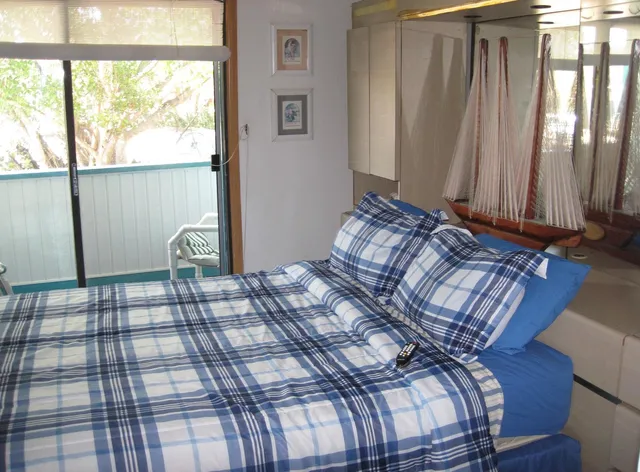 Boatel/Houseboat Lodgong