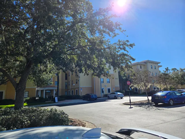 Rosen College Apartments