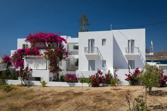 Kapetan Tasos Suites