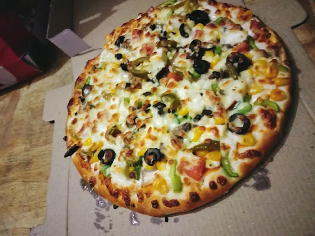 Friends pizza junction