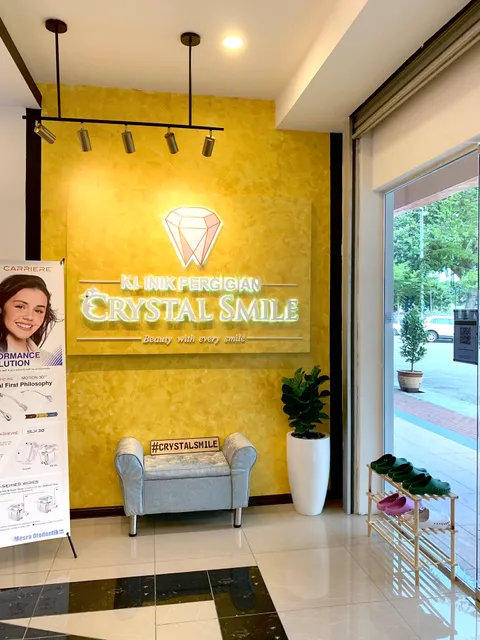 KLINIK PERGIGIAN CRYSTAL SMILE, BUKIT BARU MELAKA (Klinik gigi terbaik - Braces, Implan, Whitening)