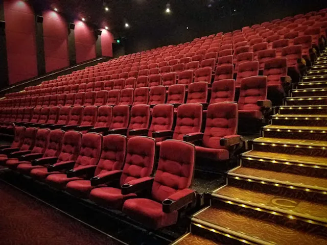 AMC Garden State Plaza 16