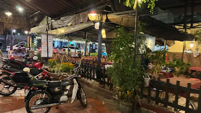 LA CÀ (quán ăn gia đình)