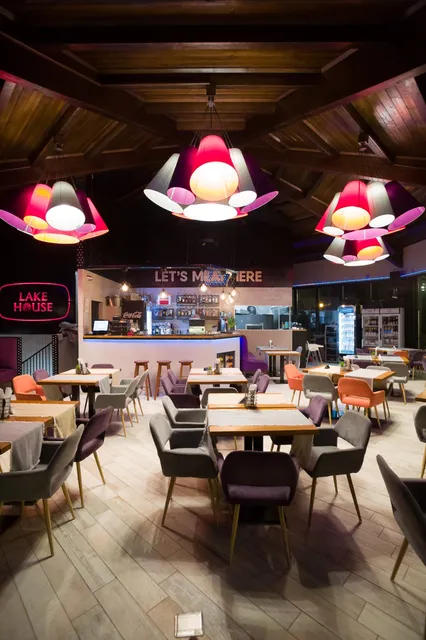 Lake House Restaurant