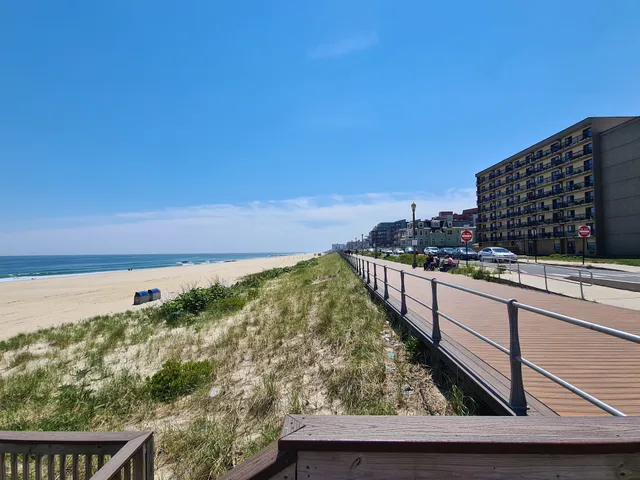 Pier Village Public Parking Deck